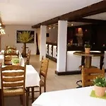 Jagdschloesschen מלון 3*