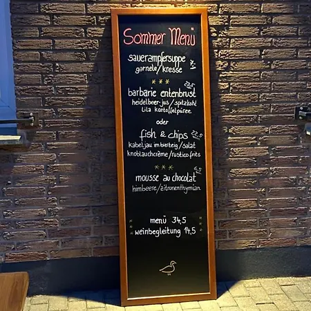 Jagdschloesschen 3*