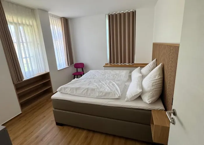 Jagdschloesschen Hotell 3*