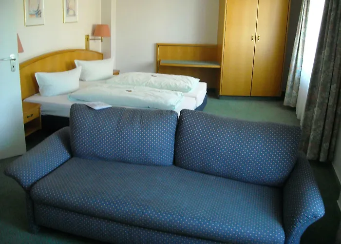 Jagdschloesschen Hotel 3*